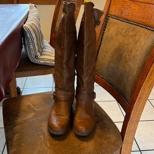 Lennie Boots